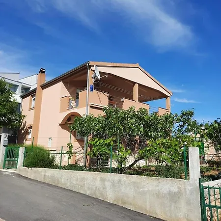 Danisacroatia Apartment