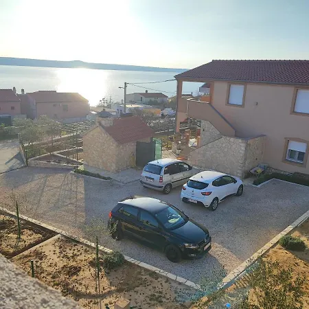 Danisacroatia Apartament *