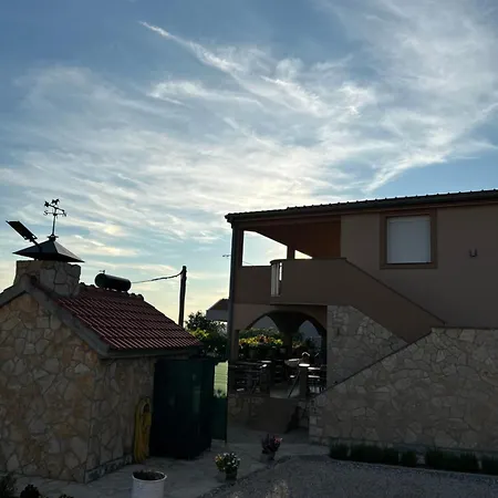 Danisacroatia